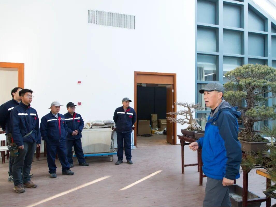 科技助老新篇章 上海養老服務信息中心教老人學用智能手機